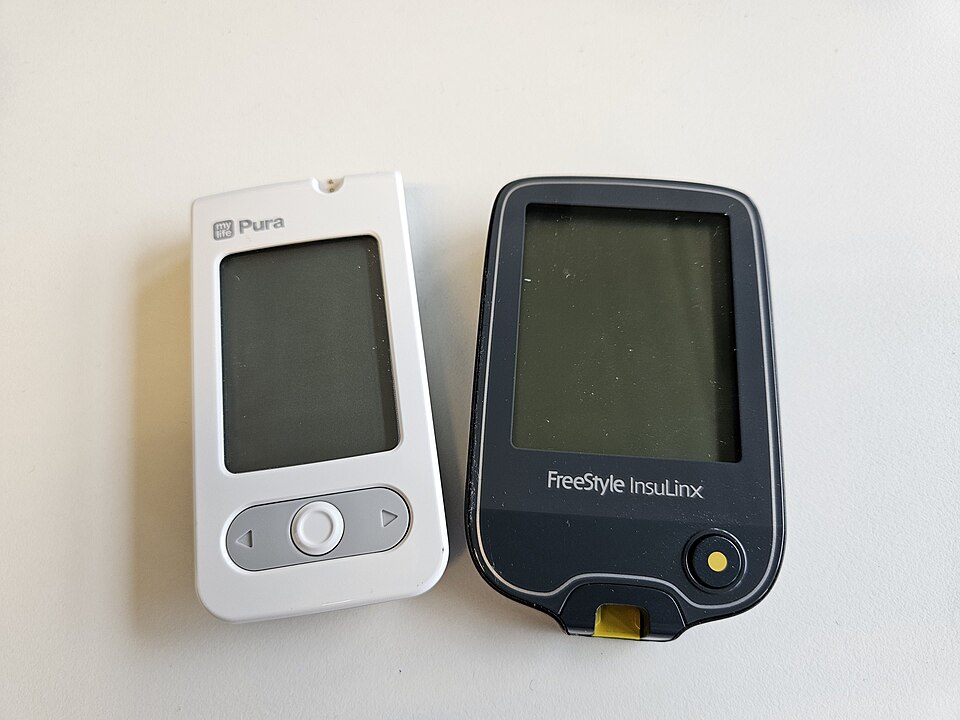 Finger-stick capillary blood glucose test for hypoglycemia check